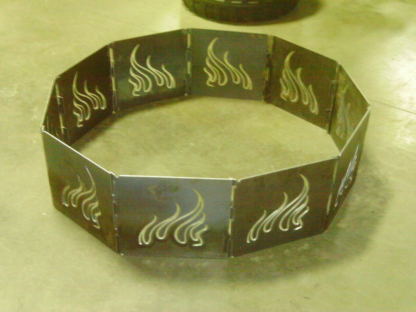 CAMPFIRE FIRE PIT RING 32
